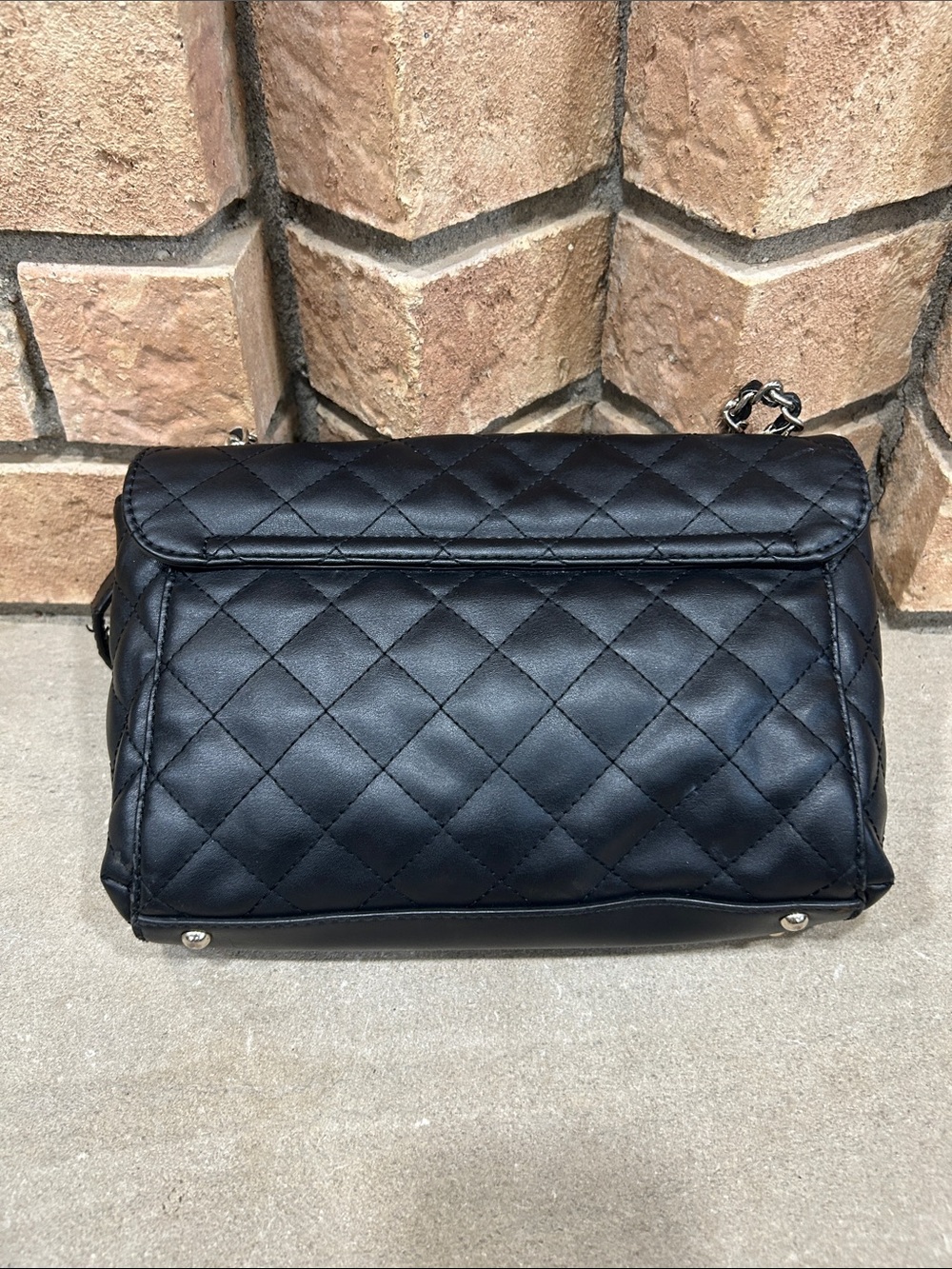 GUESS Illy Convertible Crossbody Flap - Picture 3 of 7